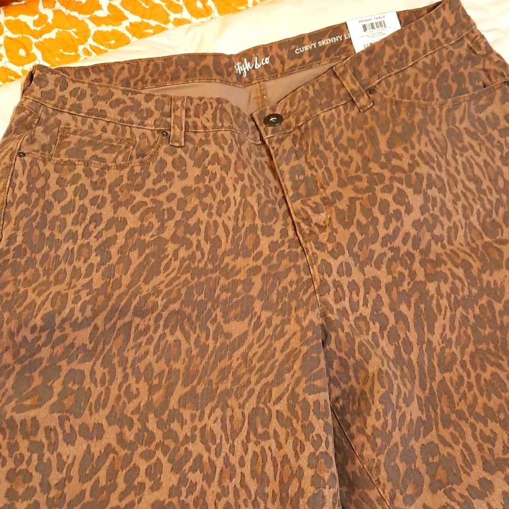 Brown animal print denim jeans 👖